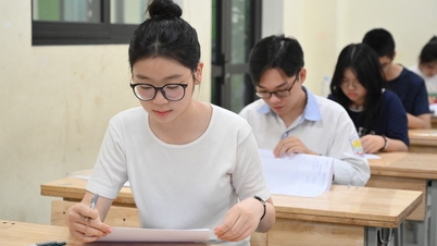 ฮanoi: ประชาชนต่างลุ้นระทึกรอการประกาศวิชาที่สามสำหรับการสอบเข้าชั้นมัธยมศึกษาปีที่ 4 ของโรงเรียนรัฐบาล