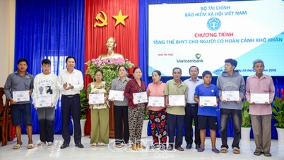 บริจาคบัตรประกันสุขภาพ 300 ใบ นำพาจิตวิญญาณแห่งฤดูใบไม้ผลิสู่ประชาชนในตำบลวิงห์แทง