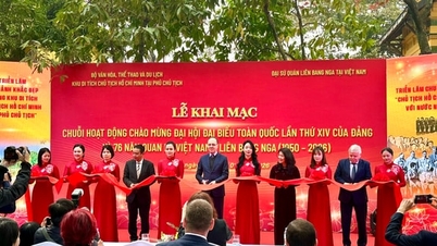 Abertura de uma série de exposições e atividades comemorativas do 14º Congresso Nacional do Partido Comunista do Vietnã.