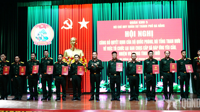 Das Parteikomitee und das Militärkommando der Stadt Da Nang haben Ernennungsbeschlüsse für 93 Kommandeure von Militärkommandos auf Gemeindeebene erlassen.