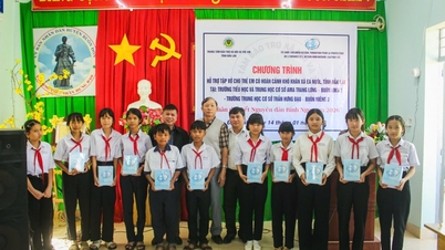 បរិច្ចាគសៀវភៅកត់ត្រាចំនួន ១០,០០០ ក្បាលដល់សិស្សក្រីក្រនៅឃុំអឺនូល។