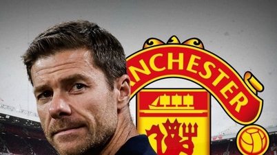 Manchester United have invited Xabi Alonso to become their long-term head coach.