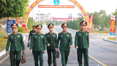 พลเอก เลอ กวาง มินห์ ตรวจเยี่ยมความพร้อมรบของกองพลน้อยที่ 164