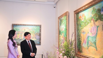 'Un sueño entre las flores del atardecer': cuando el artista Le Trang cuenta la historia de la herencia vietnamita a través de la emoción.