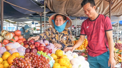 Enhancing the appeal of traditional markets.