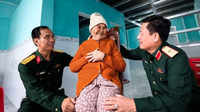 Kor Tentera Darat ke-34 menyerahkan 80 buah rumah kepada orang awam semasa 'Kempen Quang Trung'.
