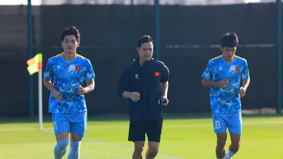 Vietnams U23-landslag skaper bekymring ettersom Dinh Bac og Van Thuan må trene hver for seg.