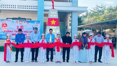 Inauguración de una maqueta del monumento de Truong Sa en la escuela primaria Khanh Dong.