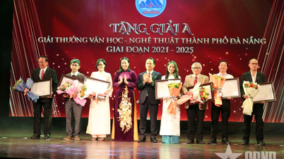 Da Nang memberikan penghargaan kepada 61 karya sastra dan seni yang luar biasa.