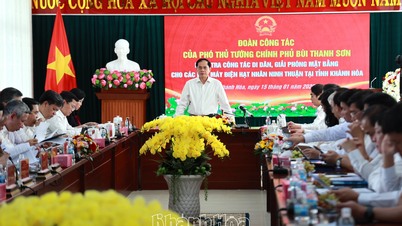 Der stellvertretende Premierminister Bui Thanh Son arbeitete mit der Provinz Khanh Hoa an den Fortschritten der Kernkraftwerksprojekte.