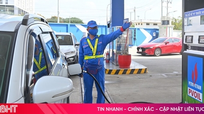 Benzin fiyatları litre başına yaklaşık 19.000 VND'ye yükseldi.