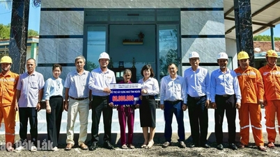 2026年に電力部門はダクラクに慈善住宅10棟を建設するために7億ドンを提供する予定。