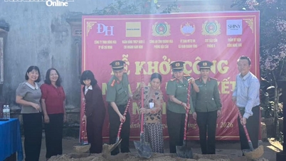 Nam Khanh Vinh کمیون میں پسماندہ گھرانوں کے لیے یکجہتی کے مکانات کی تعمیر۔