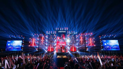 Y-FEST "sätter eld på Lam Son-torget", med nästan 10 000 åskådare som harmoniserar med musik och teknologi.