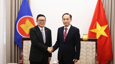 Le Hoai Trung külügyminiszter fogadja Kao Kim Hournt, az ASEAN főtitkárát