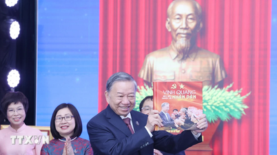 ベトナム通信社出版社は、党の第14回全国大会を記念して3冊の写真集を出版した。
