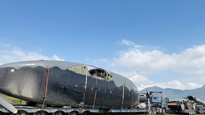 אתר היסטורי בשדה התעופה טא קון מקבל חפצים ממטוסי C119.