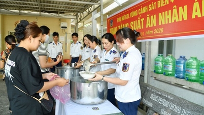 Los oficiales de la Guardia Costera en Phu Quoc difundieron imágenes positivas de los "soldados del tío Ho".