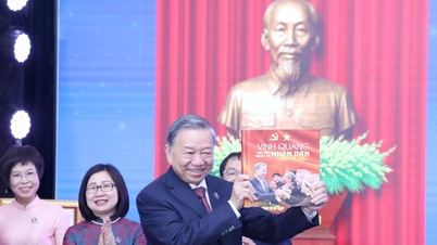 Wydawnictwo Vietnam News Agency wydaje 3 albumy fotograficzne, aby uczcić XIV Zjazd Krajowy Partii.