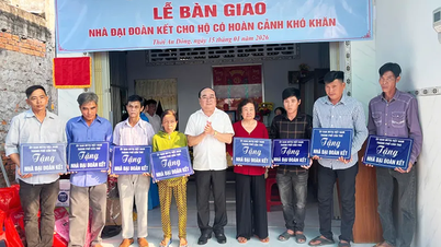Bàn giao 8 căn nhà Đại đoàn kết