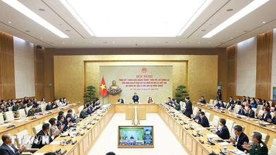 Prim-ministrul prezidează conferința care rezumă „Campania Quang Trung”.
