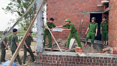 Quang Trung Campaign: Even the provincial police chief went to "ask" for supplies to support the people.