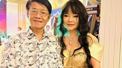 O artista Thanh Le se emocionou até às lágrimas ao reencontrar o jornalista Huynh Dung Nhan após 40 anos de separação.