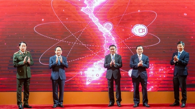 นาย Tran Cam Tu สมาชิกถาวรของสำนักเลขาธิการคณะกรรมการกลางพรรค ได้เข้าร่วมพิธีเปิดตัวแอปพลิเคชันด้านการโฆษณาชวนเชื่อและการระดมมวลชน