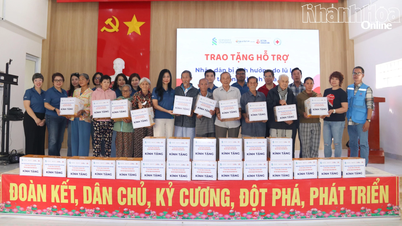 มีการแจกจ่ายชุดของขวัญจำนวน 400 ชุด เพื่อช่วยเหลือผู้ที่ได้รับผลกระทบจากน้ำท่วม