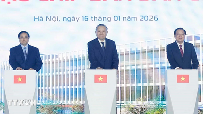 Ceremonia de colocación de la primera piedra de la planta de fabricación de chips semiconductores de alta tecnología
