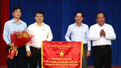 Sở GD&ĐT Cà Mau nhận Cờ thi đua của Bộ GD&ĐT