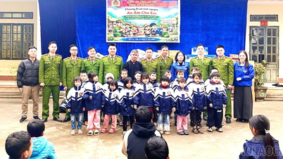 Herzerwärmendes Freiwilligenprogramm „Warme Kleidung für Kinder“ in der Gemeinde Gia Phu.