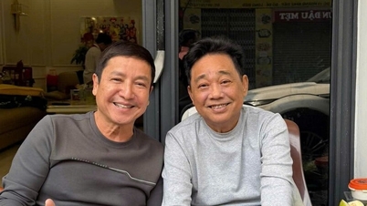 Chí Trung's boodschap aan 'Jade Emperor' Quốc Khánh en People's Artist Thu Quế, ziet er jeugdig uit.