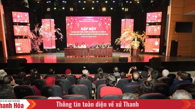 Thanh Hoa Gazetesi ve Radyo & Televizyonu, eski nesil yetkililer, çalışanlar ve işçilerle bir toplantı düzenledi.