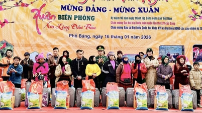 The "Springtime at the Border, Warming the Hearts of the Local People" program in Pho Bang commune.