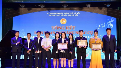 Majlis Penganugerahan untuk Festival Bakat Alat Muzik Pelajar Sekolah Menengah Tinggi Bandar Hanoi yang pertama