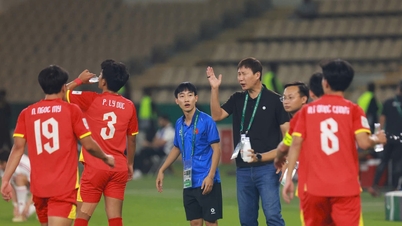 Coach Kim Sang-sik's miracle led to Vietnam U23's absolute triumph; the VFF awarded 3.1 billion VND for semi-final qualification.