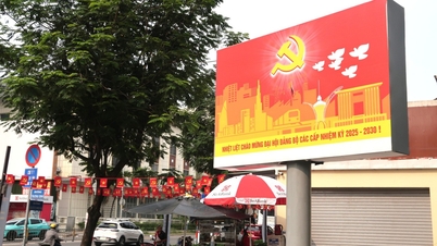 Hô Chi Minh-Ville se pare de drapeaux et de fleurs pour accueillir le 14e Congrès national du Parti.