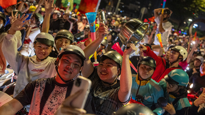 A noite em claro na cidade de Ho Chi Minh explodiu em alegria quando a seleção vietnamita sub-23 comemorou sua vitória.