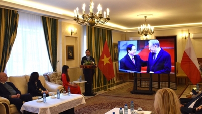 Partiets 14:e nationella kongress: Vietnamesiska ambassaden organiserar möte med polsk press och media.