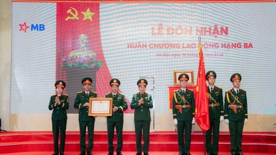 MB đón nhận Huân chương Lao động Hạng Ba