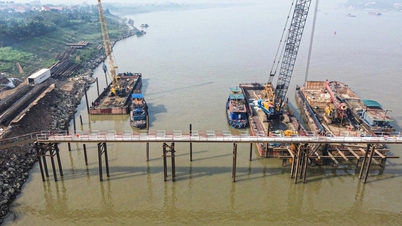 Nahaufnahme der Baustelle der über 3,4 Billionen VND teuren Brücke, die Hanoi und Phu Tho verbindet.