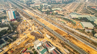 Eine Luftaufnahme des fast 2,4 Billionen VND teuren Autobahnknotenpunkts in Hanoi.