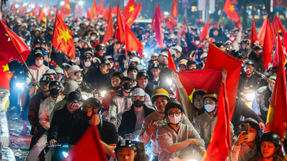 Hanoi menyala merah pada malam kemenangan yang emosional untuk pasukan Vietnam B23.