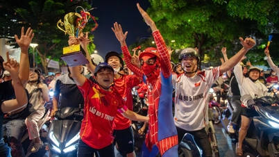 Fans firade hela natten i Ho Chi Minh-staden när Vietnams U23-landslag gick vidare till semifinal.