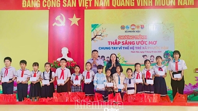 ตำบลฟือกเฮา มอบทุนการศึกษาจำนวน 52 ทุน ให้แก่นักเรียนจากครอบครัวด้อยโอกาส