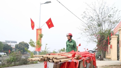 Am Stadtrand von Hanoi herrscht reges Treiben mit Fahnen und Blumen zur Begrüßung des Parteitags.