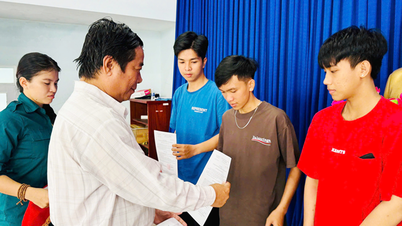 Ho Chi Minh Şehri: Ada köylerinden genç erkekler orduya katılmaya hazırlanıyor.