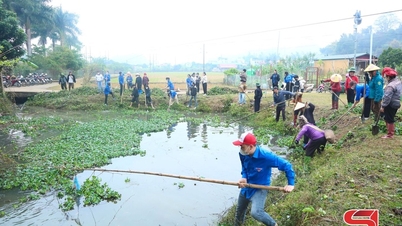 Sokakları temizlemek ve açmak için yaklaşık 1000 kişi seferber edildi.