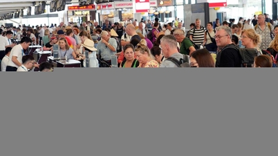 Das Paradoxon der Tet-Feiertagstickets im Jahr 2026: Die Fluggesellschaften erhöhen die Kapazität massiv, doch die Ticketpreise bleiben auf ihrem Höchststand.